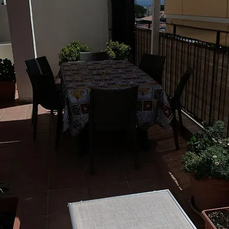 Fiesta Apartment *